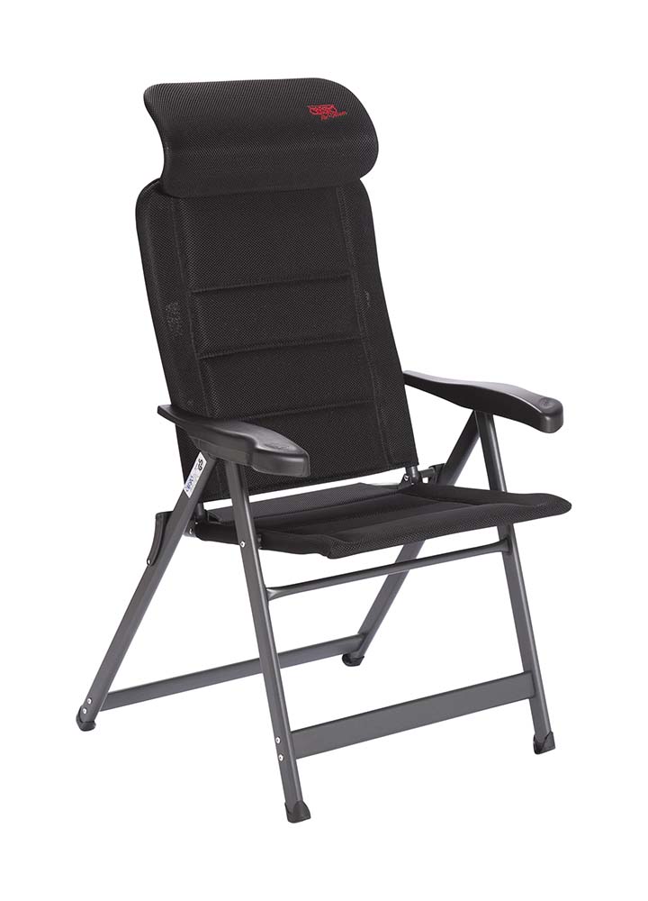 1149066 Een zeer luxe standenstoel met een verstelbare hoofdsteun. Deze stoel biedt maximaal comfort door de in 7 standen verstelbare rugleuning en de gepolsterde 3D stof. De comfortabele vulling van deze stof is extra luchtdoorlatend en houdt door de open celstructuur geen vocht vast. Hierdoor is de stoel veel sneller droog dan stoelen met een traditionele schuimvulling. Daarnaast zijn zowel de rugleuning, de zitting en de armleggers ergonomisch gevormd. De stoel is voorzien van een geanodiseerd H-frame voor extra stabiliteit en stevigheid. Ingeklapt is deze stoel zeer compact en daardoor gemakkelijk mee te nemen. Maximale belasting: 140 kilogram.