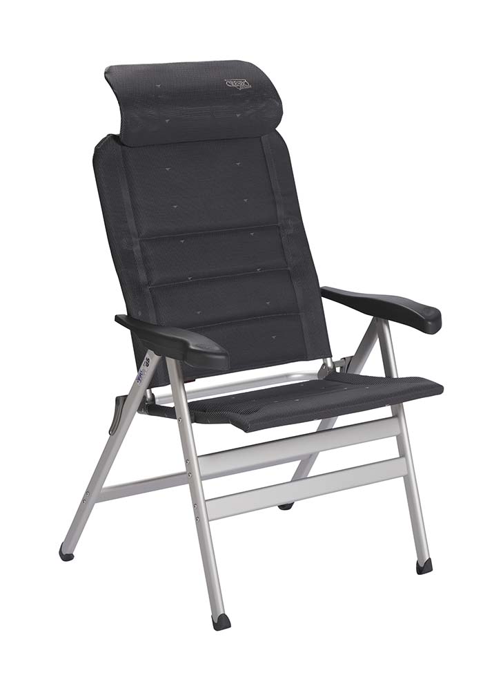 1149137 "Een zeer luxe en extra ruime standenstoel. Deze stoel is voorzien van een verstelbare hoofdsteun en is uitermate geschikt voor de 'grotere' mens. Biedt maximaal comfort door de in 7 standen verstelbare rugleuning en de gepolsterde stof. De comfortabele vulling van deze stof heeft een open celstructuur waardoor geen vocht wordt vastgehouden. Daarnaast zijn zowel de rugleuning als de armleggers ergonomisch gevormd. De stoel is voorzien van een geanodiseerd H-frame voor extra stabiliteit en stevigheid. De stoel heeft een extra brede zit. Ingeklapt is deze stoel zeer compact en daardoor gemakkelijk mee te nemen. Maximale belasting: 200 kilogram!"