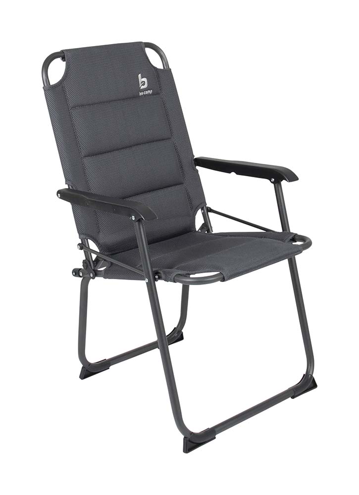 1211850 "Een zeer comfortabele klapstoel. Een stoel waarbij stijl, comfort en functionaliteit worden gecombineerd. Voorzien van een sterke en luxe 3D mesh gepolsterde stof en een lichtgewicht aluminium frame. Ondanks dat de stoel erg compact en lichtgewicht is zit de stoel heel erg lekker. Daarnaast is deze stoel voorzien van extra stabilisatoren en een 'safety-lock' tegen ongewenst inklappen. Compact mee te nemen."