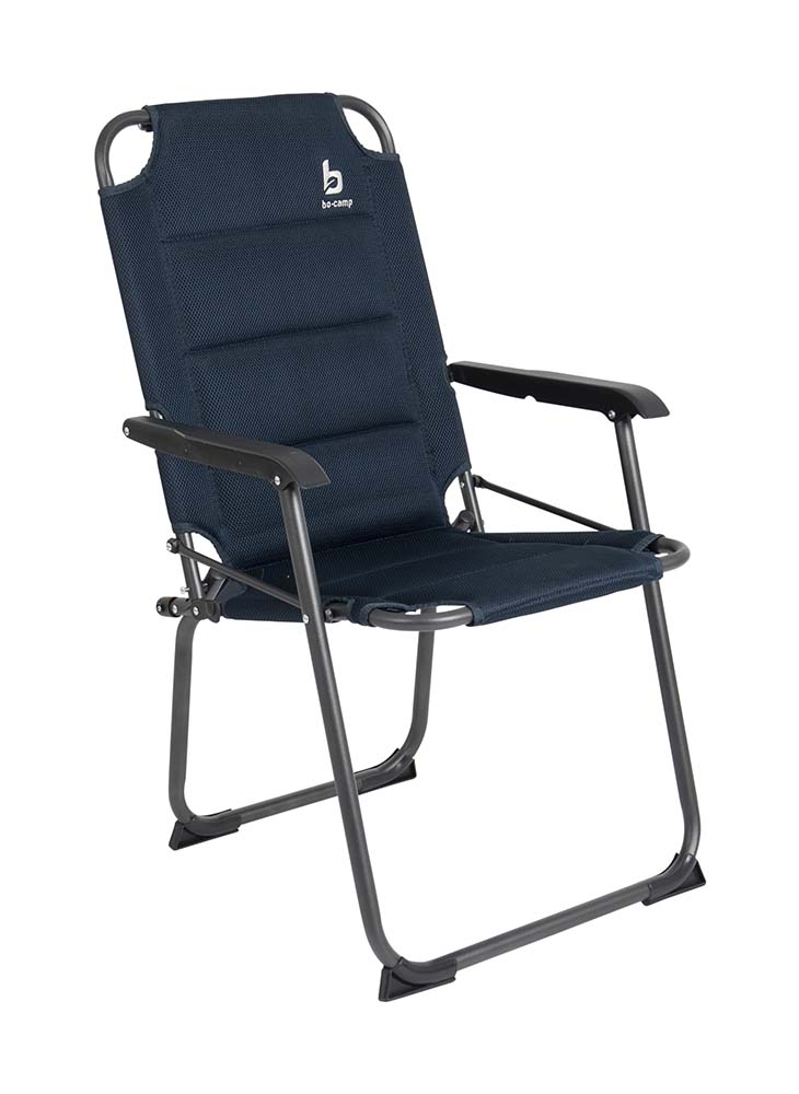 1211852 "Een zeer comfortabele klapstoel. Een stoel waarbij stijl, comfort en functionaliteit worden gecombineerd. Voorzien van een sterke en luxe 3D mesh gepolsterde stof en een lichtgewicht aluminium frame. Ondanks dat de stoel erg compact en lichtgewicht is zit de stoel heel erg lekker. Daarnaast is deze stoel voorzien van extra stabilisatoren en een 'safety-lock' tegen ongewenst inklappen. Compact mee te nemen."