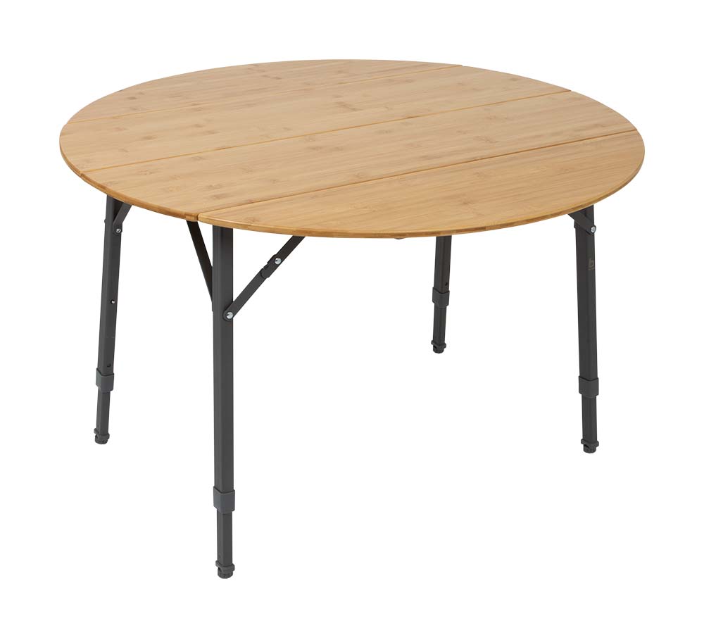 1404656 Een ronde bamboe tafel met stijlvolle afwerking uit de Urban Outdoor collectie. Deze watervaste tafel is eenvoudig uit te klappen. Daarna weer eenvoudig en compact inklapbaar en hierdoor ideaal voor onderweg, in het park, op het balkon, in de tuin of gewoon binnen. Deze tafel is voorzien van een rond bamboe tafelblad en een lichtgewicht aluminium frame. De poten zijn in 3 verschillende hoogtes verstelbaar (49/57/69 cm).