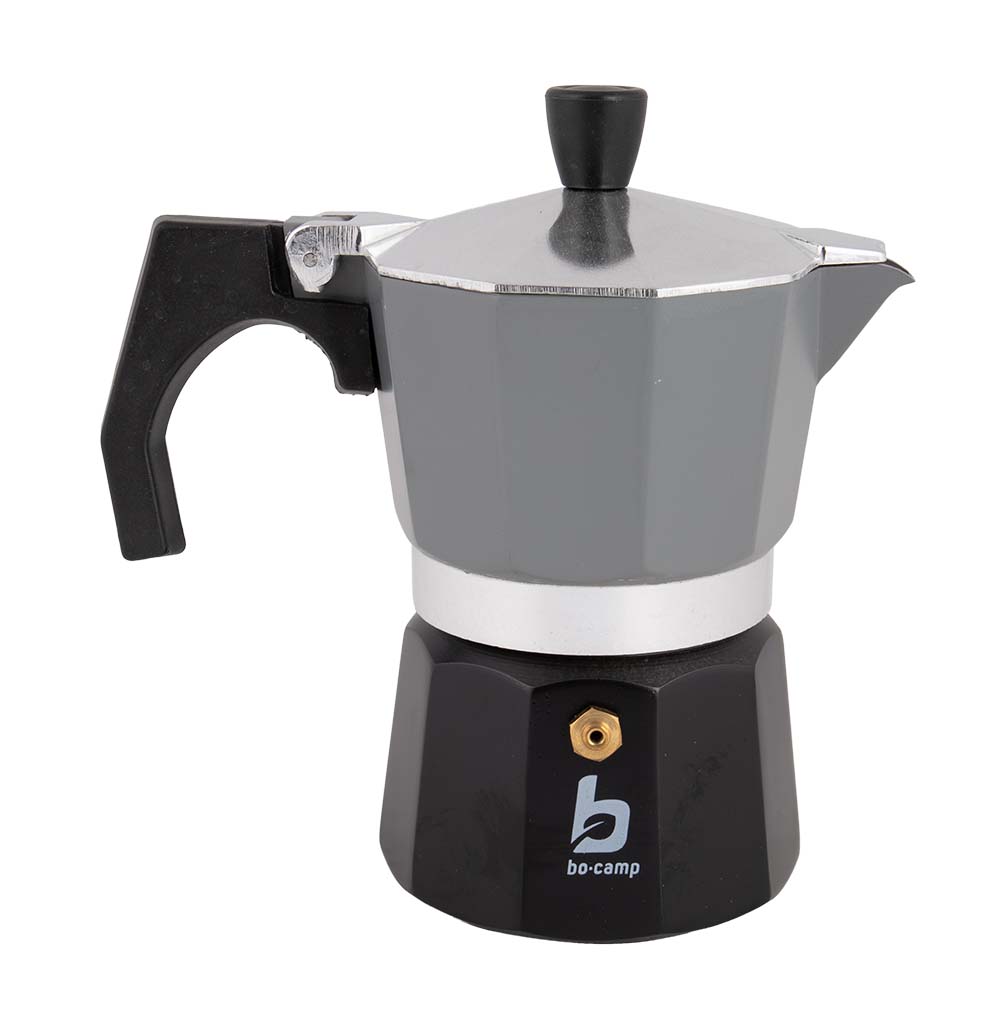 2200515 Een stevige aluminium koffiezetter. Deze eigentijdse espresso maker is goed voor 3 kopjes koffie. Met deze percolator kan er binnen enkele minuten een kop koffie worden gezet. Vul het onderstel van deze espresso maker met water en daarboven in het houdertje komt het koffiepoeder. Wanneer het water aan de kook raakt, ontstaat er een heerlijke kop koffie.