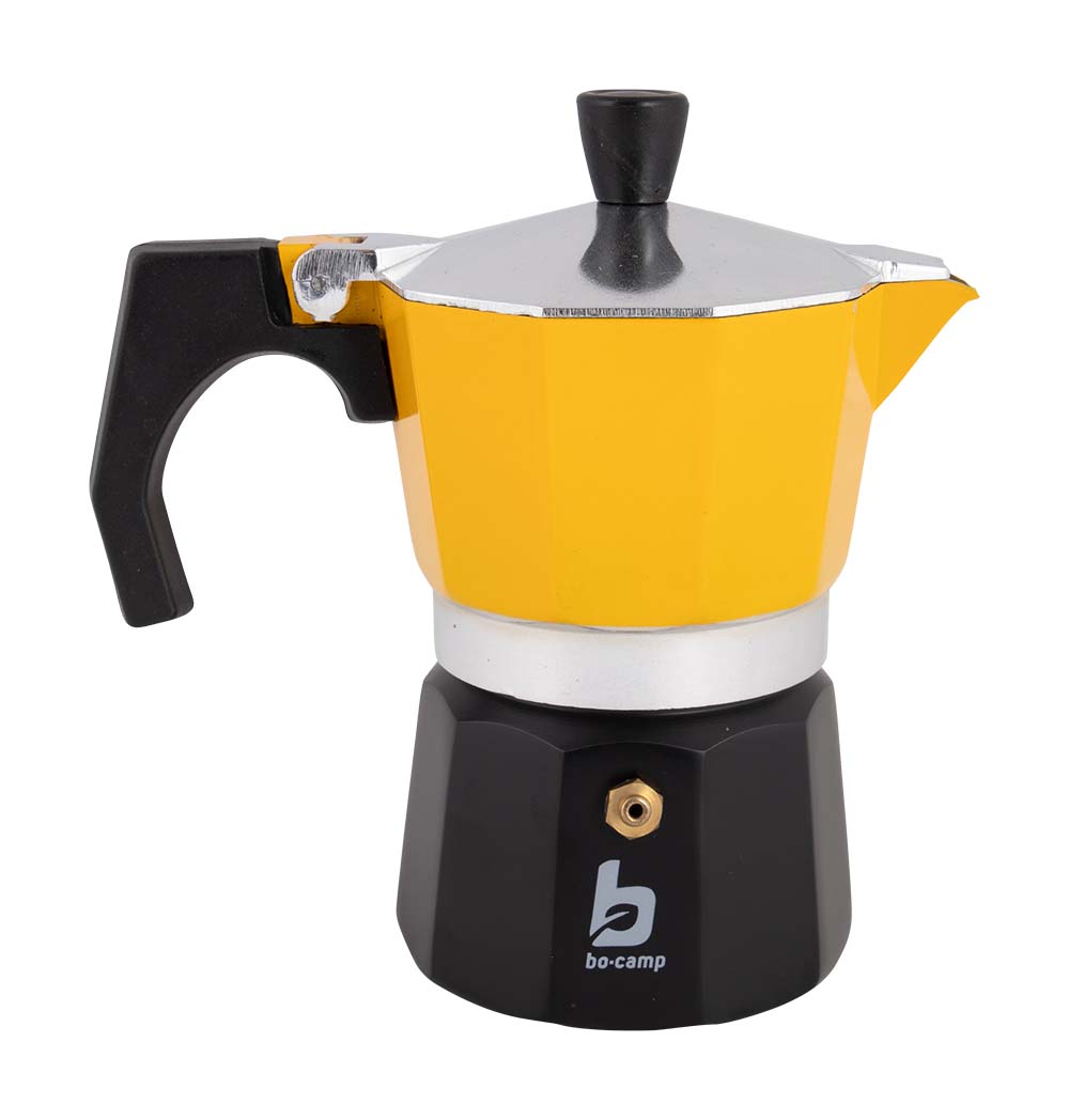 2200518 Een hippe aluminium koffiezetter met een stoere look. Deze espresso maker is goed voor 3 kopjes koffie. Met deze percolator kan er binnen enkele minuten een kop koffie worden gezet. Vul het onderstel met water en daarboven in het houdertje komt het koffiepoeder. Wanneer het water aan de kook raakt, ontstaat er een heerlijke kop koffie. Bovendien voorzien van een handige schenktuit.