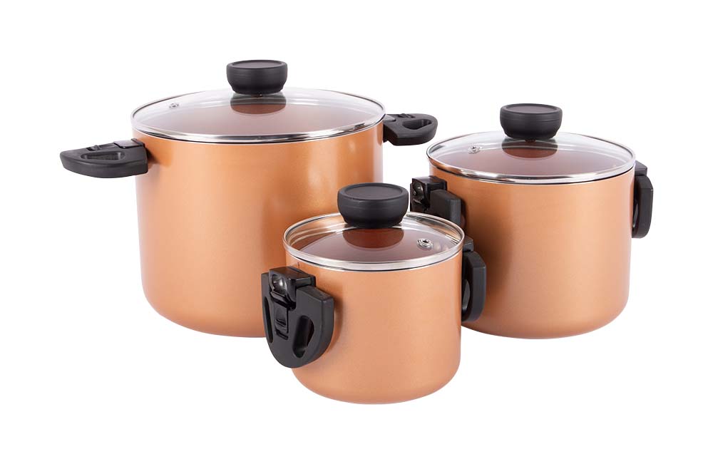 2304551 A bronze-colored 3-piece cookware set from the Industrial collection. The ceramic coating prevents sticking, is scratch resistant and easy to clean. In addition, it is healthier cooking because less fat is needed for frying. These cooking pans feature sturdy and heat-resistant fold-away handles. These handles can be easily folded down after use so the pans are fully nestable and compact for storage. The pans also feature a heat-resistant knob on the glass lid. For use on gas, ceramic, electric and induction. Dimensions (Øxh): 12x11 (1.25 L), 16x15 (3 L), 20x19 (6 L).