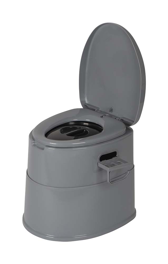 5502815 Een modern draagbaar toilet. Dit hogere toilet beschikt over een losse en makkelijk uitneembare emmer zodat deze gemakkelijk te legen is. Voorzien van een soft closure systeem voor het zacht dichtklappen van de deksel. Daarnaast is het draagbare toilet voorzien van een handgreep, een bril, een deksel en een rekje met hendel waar je de wc-rol aan kunt hangen en bijvoorbeeld een luchtverfrisser op kunt zetten. Het toilet bestaat uit twee losse delen die je uit elkaar kunt halen waardoor het compact op te bergen is en compacter mee te nemen.