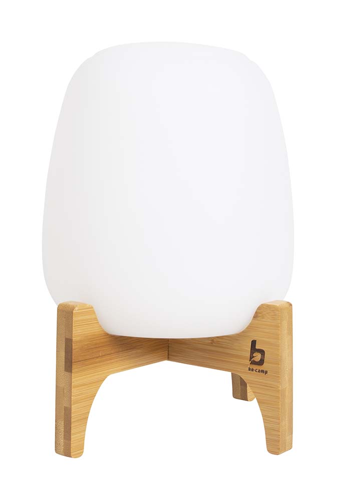 5818615 "Een trendy tafellamp op losse bamboe voetstuk. Geeft een prettig licht door de LED's met een warme lichtkleur en de witte matte kap. De lamp is te gebruiken in drie lichtstanden: 20%, 50% en 100%.  De accu is op te laden via USB."