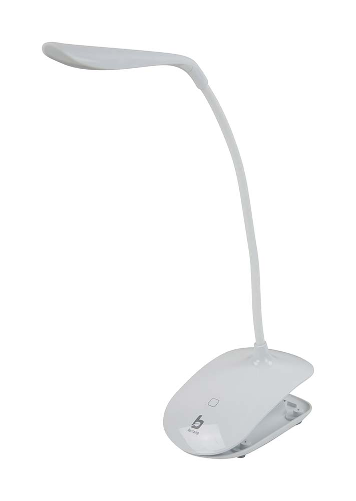 5818910 Een oplaadbare lamp. Deze lamp kan eenvoudig worden bevestigd door middel van een klem. Zo kan deze lamp worden bevestigd op een tafelrand, op een stoel, aan een tentstok etc. (maximaal Ø 5,5 cm) Tevens kan de lamp zonder gebruik van de klem worden neergezet. Door de buigzaamheid van de lamp kan deze in iedere gewenste positie worden gebogen. Instelbaar in 3 lichtstanden en kan worden opgeladen door middel van de meegeleverde USB kabel. Brandduur: 20-10 uur. Lichtopbrengst: 20-55 lumen.