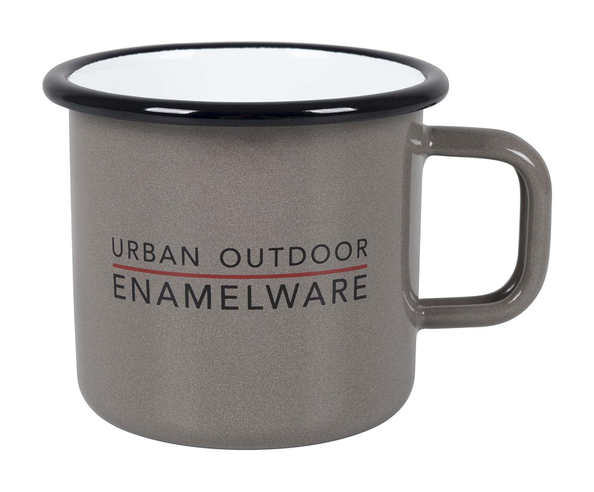 6101800 A classic enamel mug of very high quality. This steel mug is heavily enamelled, or provided with an additional hard layer. This mug is also extremely suitable for use above a camp fire. Extremely durable mug, ideal for outdoor use. Decorated with a stylish black edge. Dishwasher safe