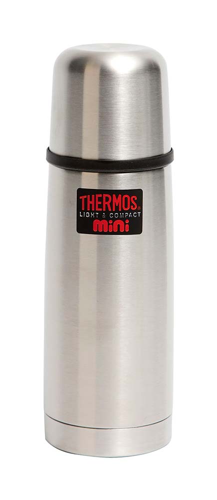 7398050 A high-quality and lightweight thermos flask. The high-quality vacuum insulation technology by Thermax® ensures maximum preservation of cold or hot temperatures and maintains the contents on temperature up to 3 times longer than comparable thermos flasks! Special lightweight stainless steel, copper plated for optimum insulation and also 20% lighter. The special construction renders it virtually unbreakable and dent resistant! So the insulation hardly diminishes, even after intensive use. In other vacuum flasks, a dent causes an immediate reduction of the insulation. With a cap that doubles as a drinking cup with a practical push-button underneath. Comes with a 5 year guarantee!